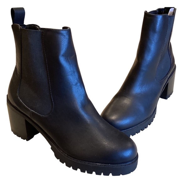 Urban Outfitters Black Chelsea Lug Sole Vegan Leather Boot US 8, UK‎ 6, EU 39 - Picture 1 of 7